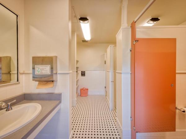 HI Sacramento Hostel : photo 1 de la chambre bed in women's dormitory