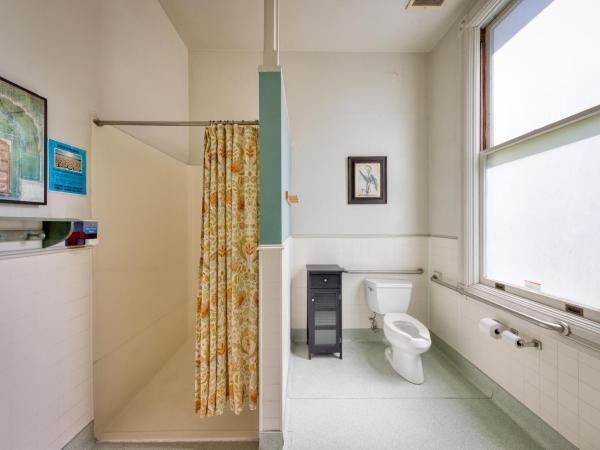 HI Sacramento Hostel : photo 2 de la chambre bed in women's dormitory