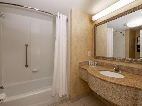 Hampton Inn & Suites Jacksonville Deerwood Park : photo 4 de la chambre queen studio suite with two queen beds and sofa bed - non-smoking