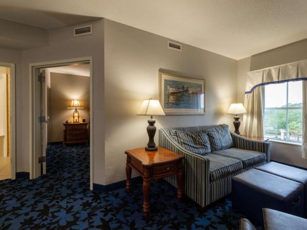 Hampton Inn & Suites Jacksonville Deerwood Park : photo 2 de la chambre suite lit king-size 1 chambre avec bain à remous - non-fumeurs 