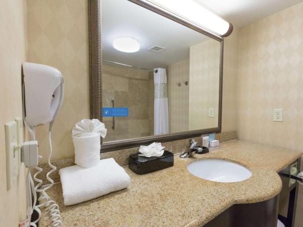 Hampton Inn & Suites Jacksonville-Airport : photo 4 de la chambre chambre 2 lits queen-size - non-fumeurs
