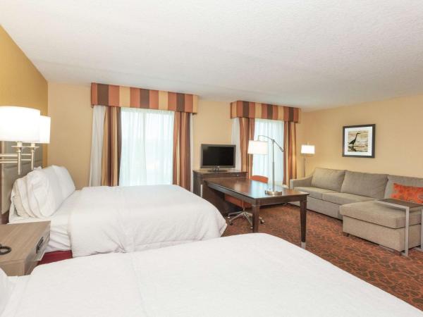 Hampton Inn & Suites Jacksonville-Airport : photo 3 de la chambre queen studio suite with two queen beds and sofa bed - non-smoking