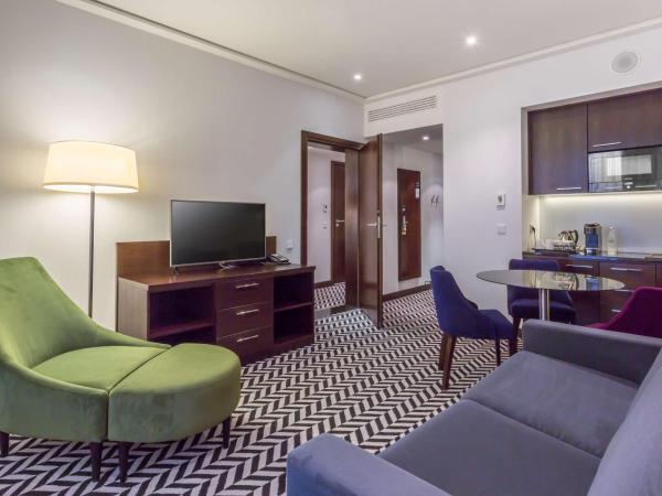 Hilton Garden Inn Krakow Airport : photo 1 de la chambre suite 1 chambre lit king-size