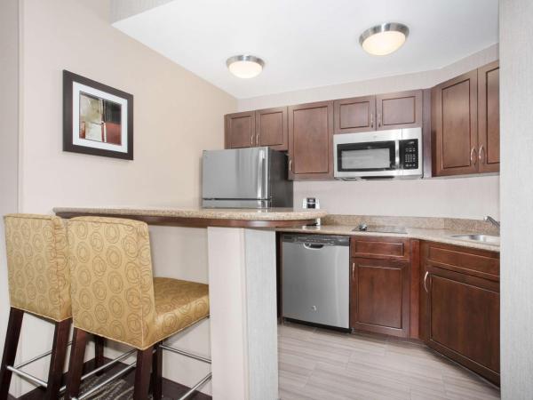 Homewood Suites by Hilton South Las Vegas : photo 5 de la chambre suite 2 chambres non-fumeurs avec baignoire spa