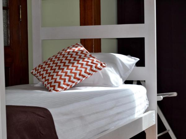 Coimbra Portagem Hostel : photo 1 de la chambre lit dans dortoir 6 lits