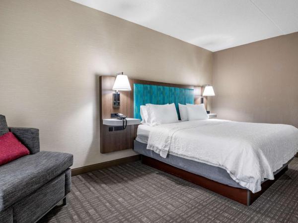 Hampton Inn & Suites Louisville East : photo 2 de la chambre chambre lit king-size - non-fumeurs