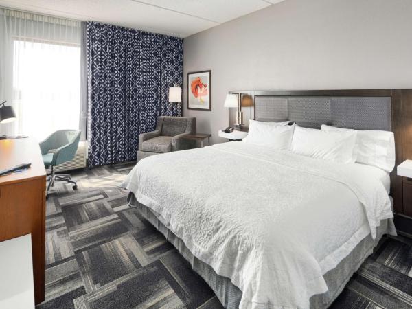 Hampton Inn Louisville Northeast : photo 2 de la chambre king room with accessible tub - mobility and hearing access/non-smoking