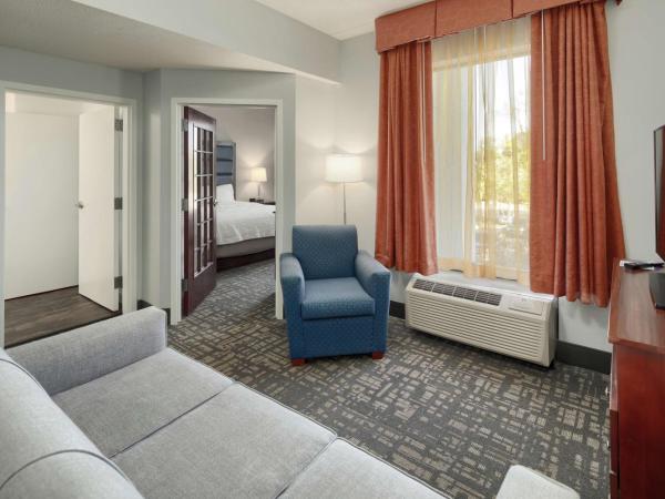 Hampton Inn Louisville Northeast : photo 2 de la chambre suite lit king-size junior avec salon - non-fumeurs