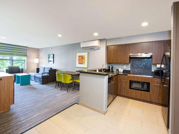 Hampton Inn & Suites Seattle-Downtown : photo 3 de la chambre suite 2 chambres lit king-size avec cuisine