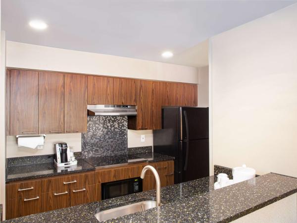 Hampton Inn & Suites Seattle-Downtown : photo 2 de la chambre studio lit queen-size avec cuisine