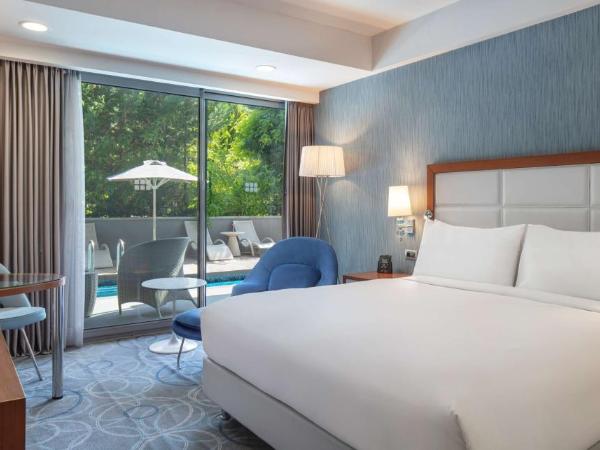 DoubleTree by Hilton Kusadasi : photo 3 de la chambre chambre lit king-size de luxe avec terrasse