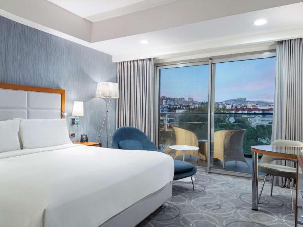 DoubleTree by Hilton Kusadasi : photo 3 de la chambre chambre lit king-size avec vue