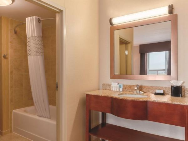 Hampton Inn by Hilton Edmonton South : photo 4 de la chambre studio lit king-size avec canapé-lit - non-fumeurs