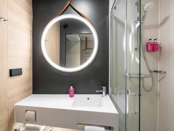 Moxy Dortmund City : photo 3 de la chambre chambre lit queen-size moxy