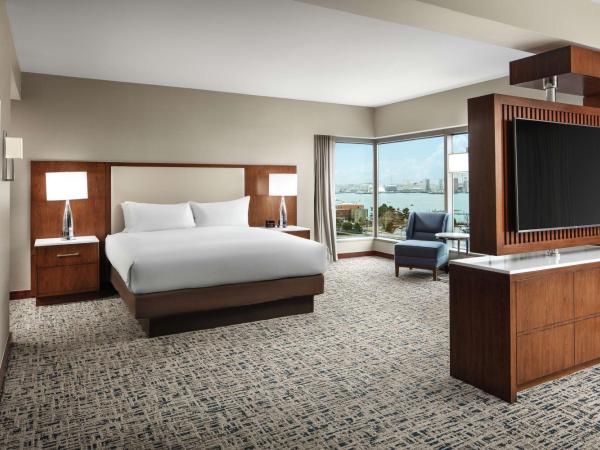 Hilton Boston Logan Airport : photo 5 de la chambre suite junior lit king-size