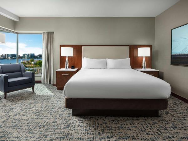 Hilton Boston Logan Airport : photo 2 de la chambre chambre d'angle king