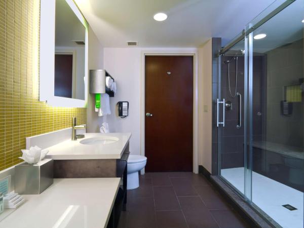 Hampton Inn & Suites Columbus-Downtown, Ohio : photo 4 de la chambre suite lit king-size avec baignoire spa - non-fumeurs