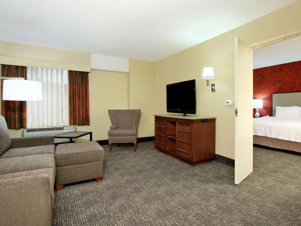 Hampton Inn & Suites Columbus-Downtown, Ohio : photo 1 de la chambre suite lit king-size avec cuisine - non-fumeurs