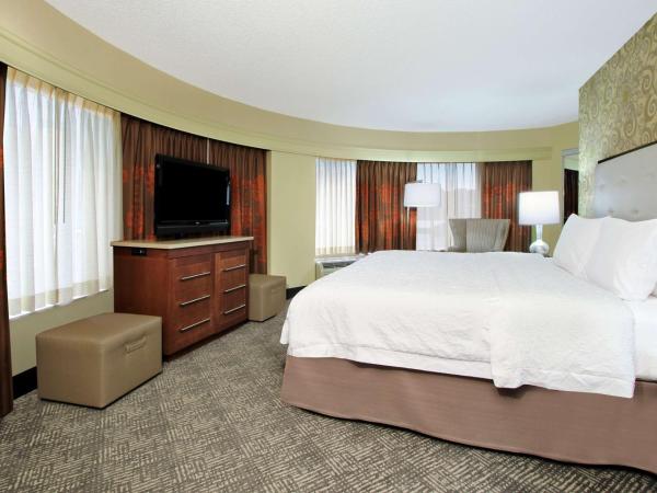 Hampton Inn & Suites Columbus-Downtown, Ohio : photo 7 de la chambre suite lit king-size avec baignoire spa - non-fumeurs