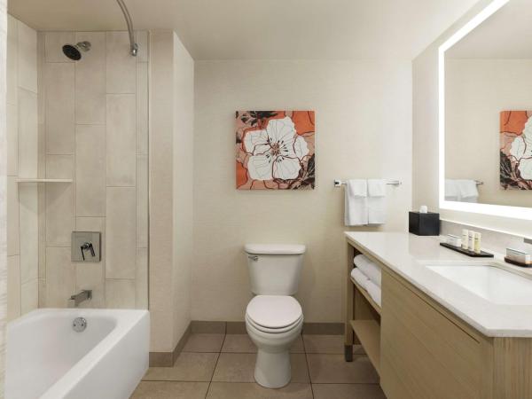 Embassy Suites by Hilton Denver International Airport : photo 5 de la chambre suite 2 pièces avec lit king-size - non-fumeurs