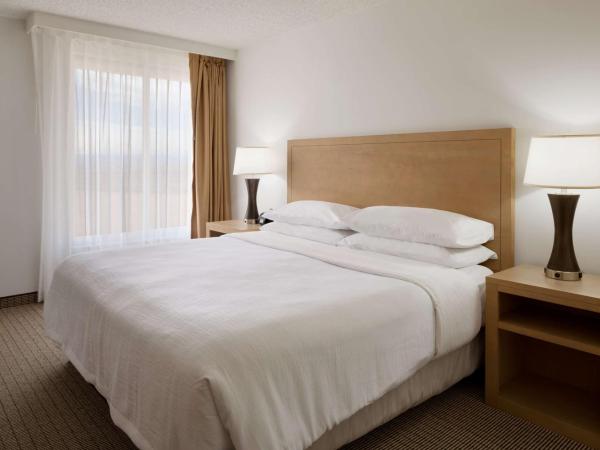Embassy Suites by Hilton Denver International Airport : photo 2 de la chambre suite 2 pièces avec lit king-size - non-fumeurs