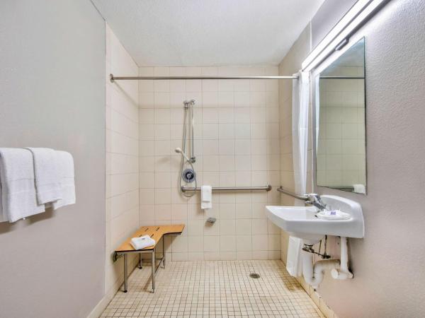 Motel 6-Austin, TX - North : photo 4 de la chambre chambre simple avec douche