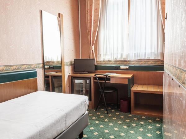 Hotel Des Etrangers : photo 2 de la chambre petite chambre simple