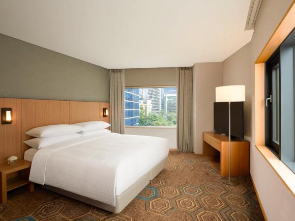 Four Points by Sheraton Seoul, Guro : photo 1 de la chambre chambre résidentielle plus spacieuse avec 1 lit king-size - vue sur ville