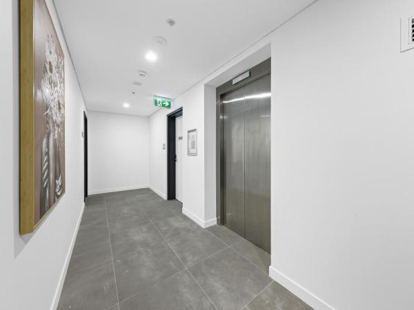 Arthur Hotel Bondi Junction no reception and house keeping : photo 4 de la chambre chambre double deluxe avec balcon