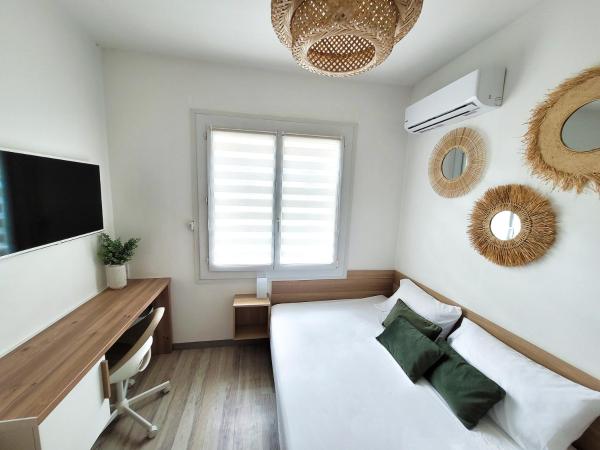Chambre climatisée lit double dans villa - Proche Centre Tramway : photo 1 de la chambre chambre double avec salle de bains commune
