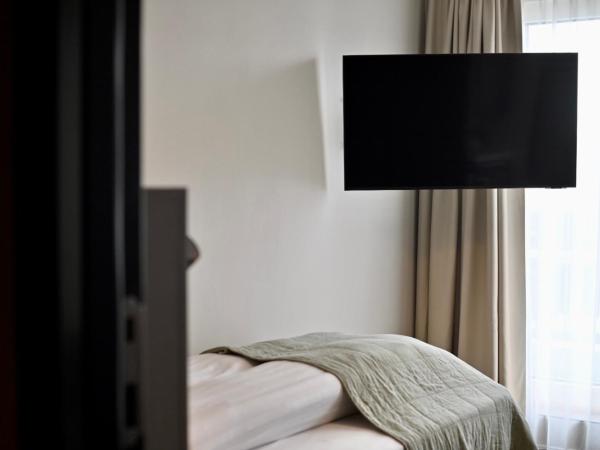 Hotel Local 101 : photo 1 de la chambre chambre simple avec balcon