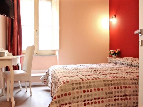 All'Operetta di Cagliari : photo 5 de la chambre chambre lit king-size avec baignoire spa