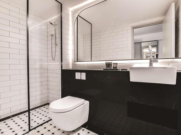 The Savoy Hotel on Little Collins Melbourne : photo 3 de la chambre deluxe station view king or twin room