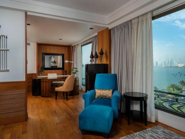 InterContinental Marine Drive Mumbai, an IHG Hotel : photo 7 de la chambre 1 king bed junior suite bay view 