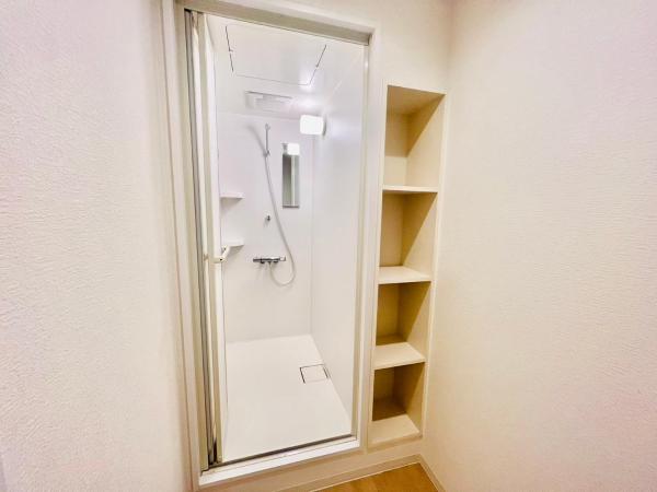 GUEST House彩 : photo 4 de la chambre chambre lits jumeaux avec salle de bains commune