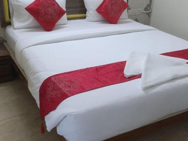 Hotel Amulya Relax Inn : photo 2 de la chambre chambre supérieure lit queen-size