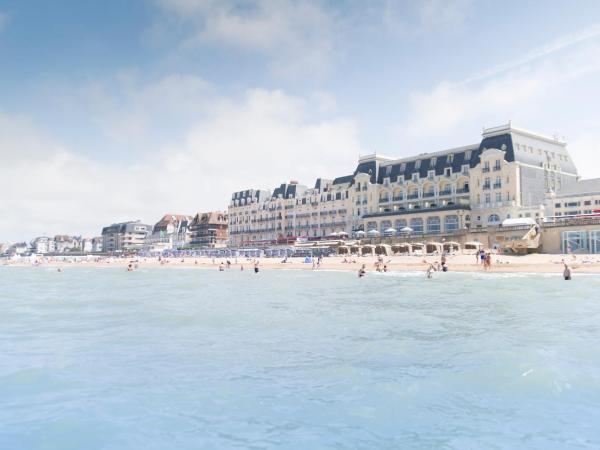 Le Grand Hotel de Cabourg - MGallery Collection : photo 8 de la chambre chambre double classique - vue sur mer