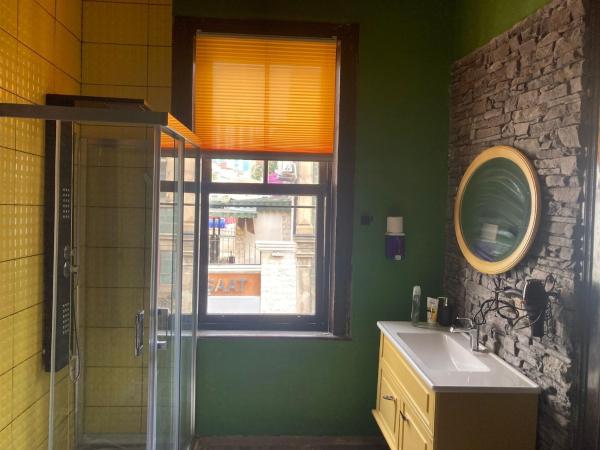 Titan House Hostel : photo 6 de la chambre lit dans dortoir mixte de 6 lits