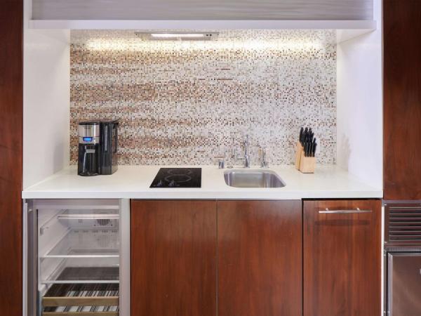 Hilton Grand Vacations Club Hokulani Waikiki Honolulu : photo 4 de la chambre suite 1 chambre lit king-size avec canapé-lit