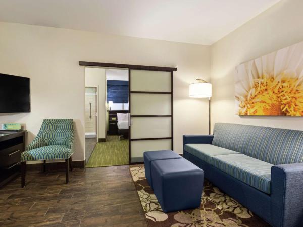 Hilton Garden Inn Houston Northwest : photo 4 de la chambre suite junior lit queen-size avec canapé-lit 