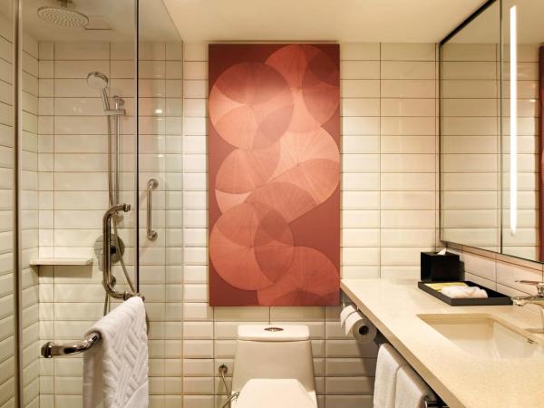 Hilton Kuching Hotel : photo 3 de la chambre chambre lit king-size exécutive