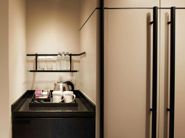 Hilton Kuching Hotel : photo 7 de la chambre chambre lit king-size exécutive