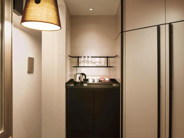 Hilton Kuching Hotel : photo 1 de la chambre chambre lit king-size premium de luxe