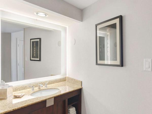 Hilton Chicago/Oak Lawn : photo 6 de la chambre chambre avec 2 grands lits queen-size