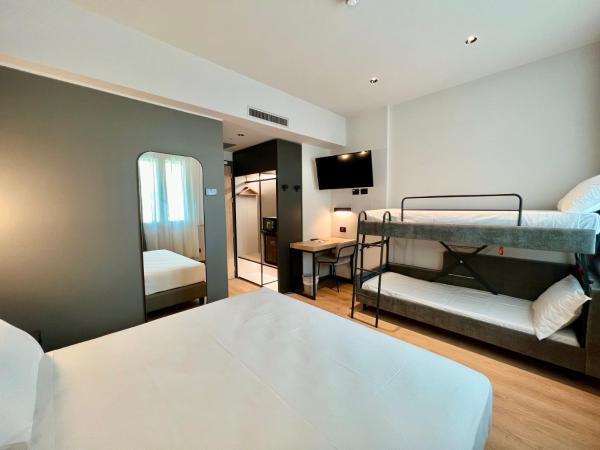 Hotel Leonessa : photo 3 de la chambre chambre quadruple classique