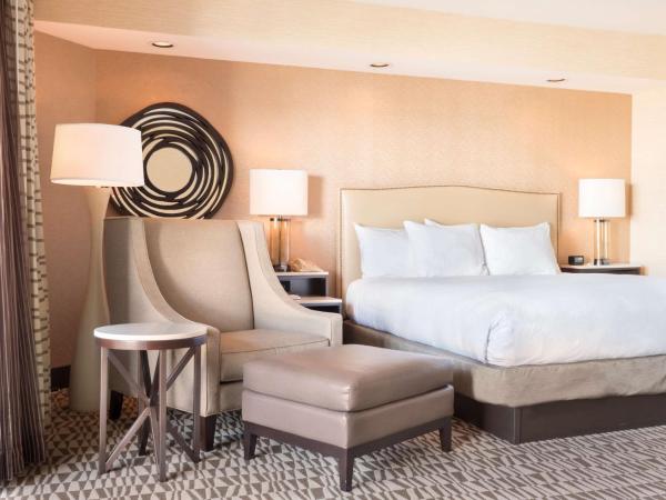 Hilton Phoenix Airport : photo 1 de la chambre suite junior lit king-size