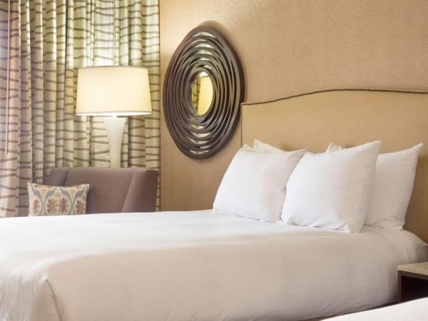 Hilton Phoenix Airport : photo 2 de la chambre chambre exécutive avec 2 lits queen-size