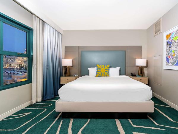 Embassy Suites by Hilton San Diego Bay Downtown : photo 5 de la chambre suite lit king-size - vue sur ville