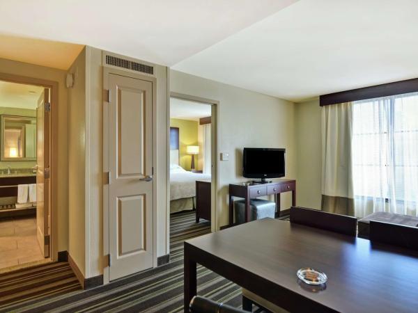 Embassy Suites Savannah Airport : photo 3 de la chambre suite lit king-size - fumeurs