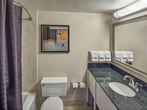 Hilton Sacramento Arden West : photo 2 de la chambre chambre lit king-size - non-fumeurs